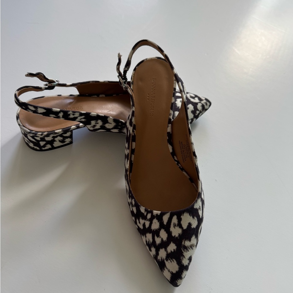 Banana republic sling back shoes, 6, black/white, 1 1/2” chunky heel NWOT - Picture 3 of 6